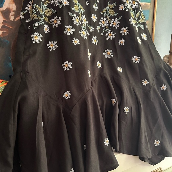 Urban Outfitters Black Floral Mini Dress Medium - Picture 4 of 16